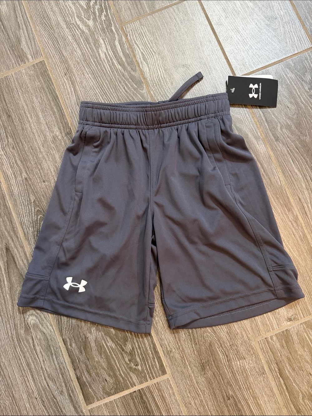 NEW! Under Armour youth XS extra small Gray Athletic Shorts w/White Logo pockets